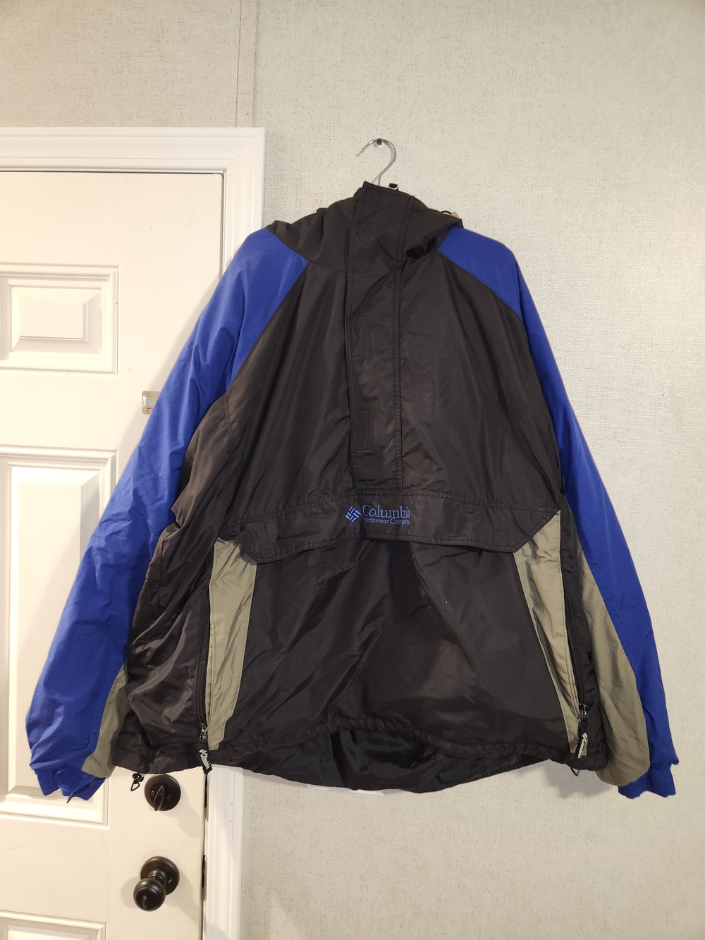 Columbia Men’s Black & Blue Hooded Waterproof Jacket